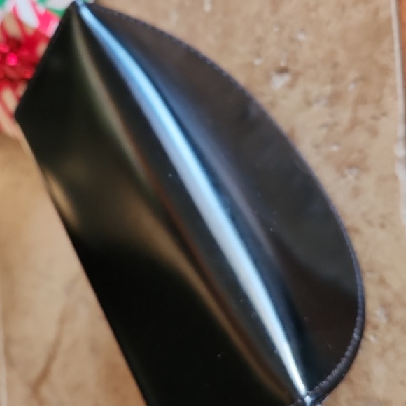 Marc by Marc Jacobs black hard shell eyeglass/sunglasses holder - Picture 4 of 11